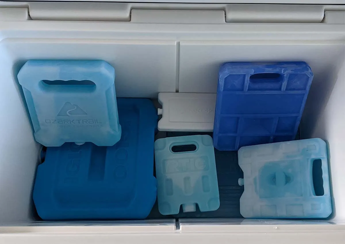 Best-Ice-Packs-for-Coolers ice packs inside of a hard cooler