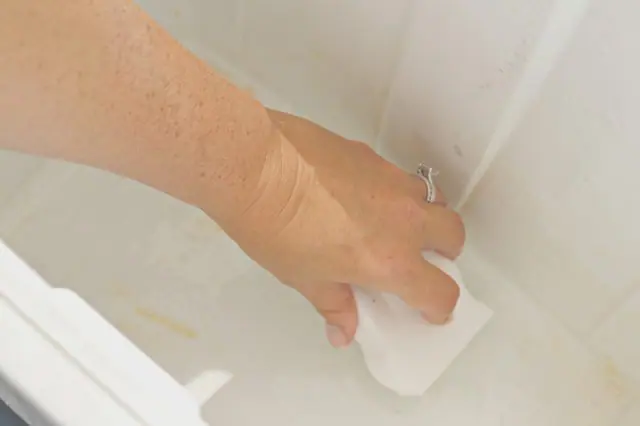 magic-eraser-cooler-cleaner.jpg magic eraser for cooler cleaning