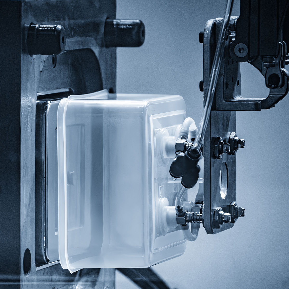 services-injection molding on-demand manufacturing services-injection molding