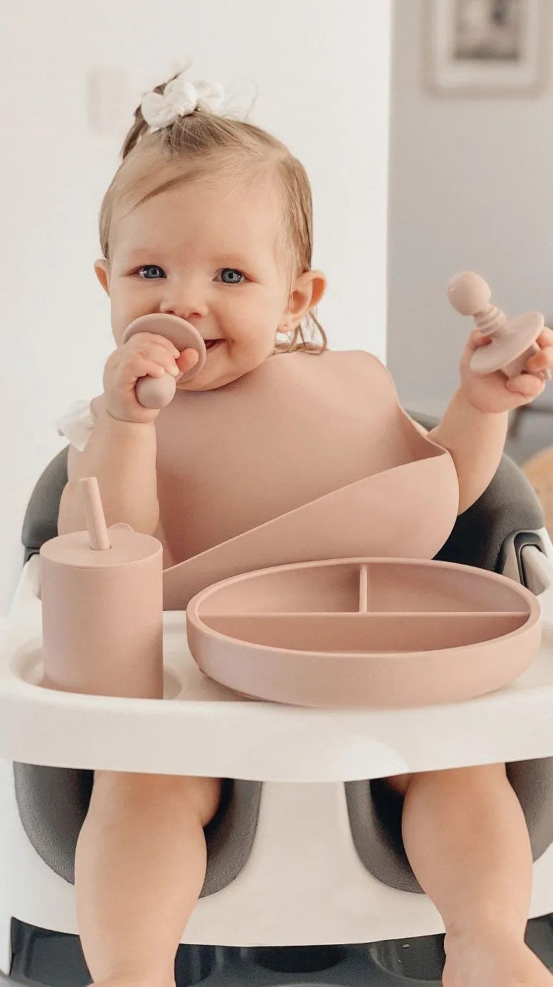 baby using silicone tableware set1x2 baby using silicone tableware set
