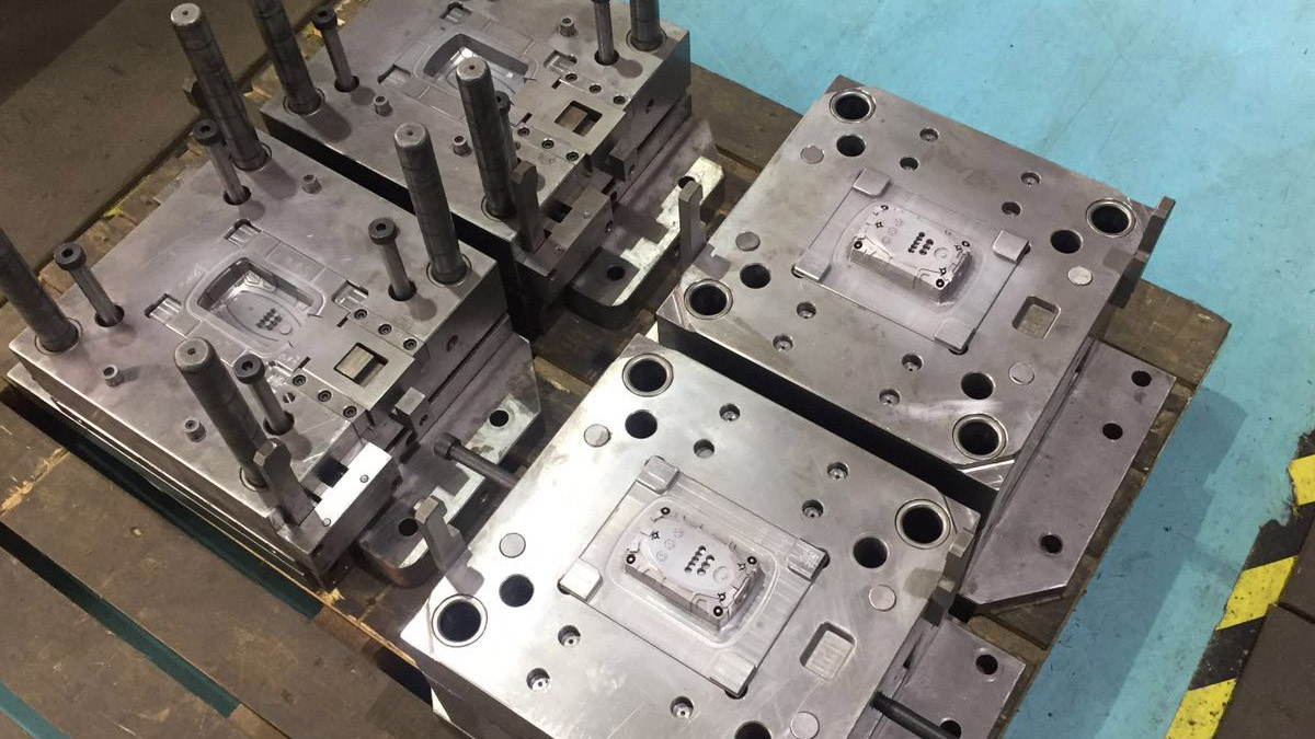 dual-color injection molding