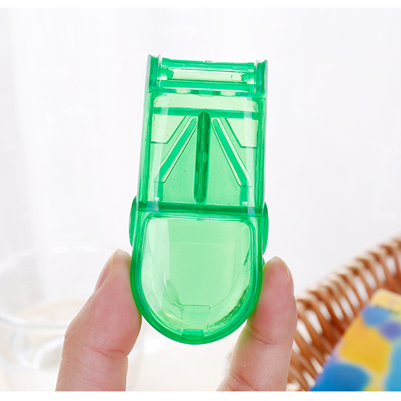 Portable Pill Cutter Splitter Case with PS Plastic Customized Color Divider Medicine Box